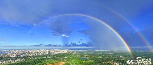 海(hǎi)口上空現(xiàn)雙彩虹景(jǐng)觀