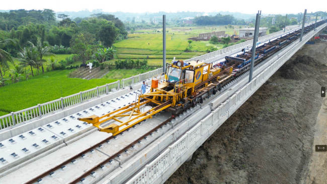 雅萬高鐵全線(xiàn)軌道鋪設完成(cheng)