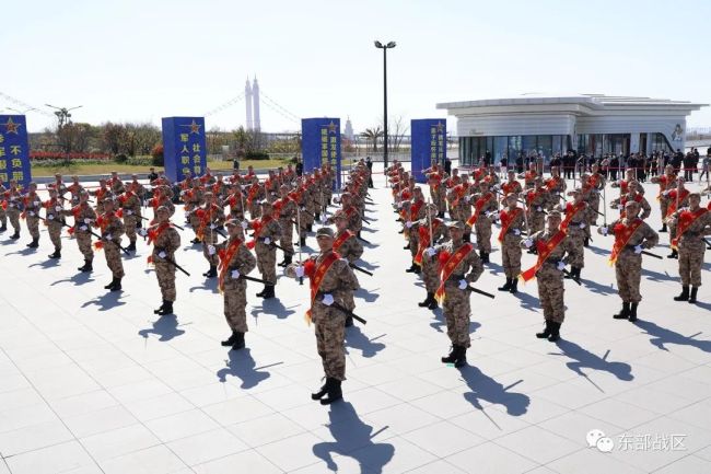 威武！這些新(xīn)兵入伍時獲(huo)贈“從戎之劍(jiàn)”！