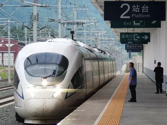 火(huǒ)車拉來(lái)的百年(nián)小鎮！坐(zuo)高鐵去(qù)一趟吧(ba)