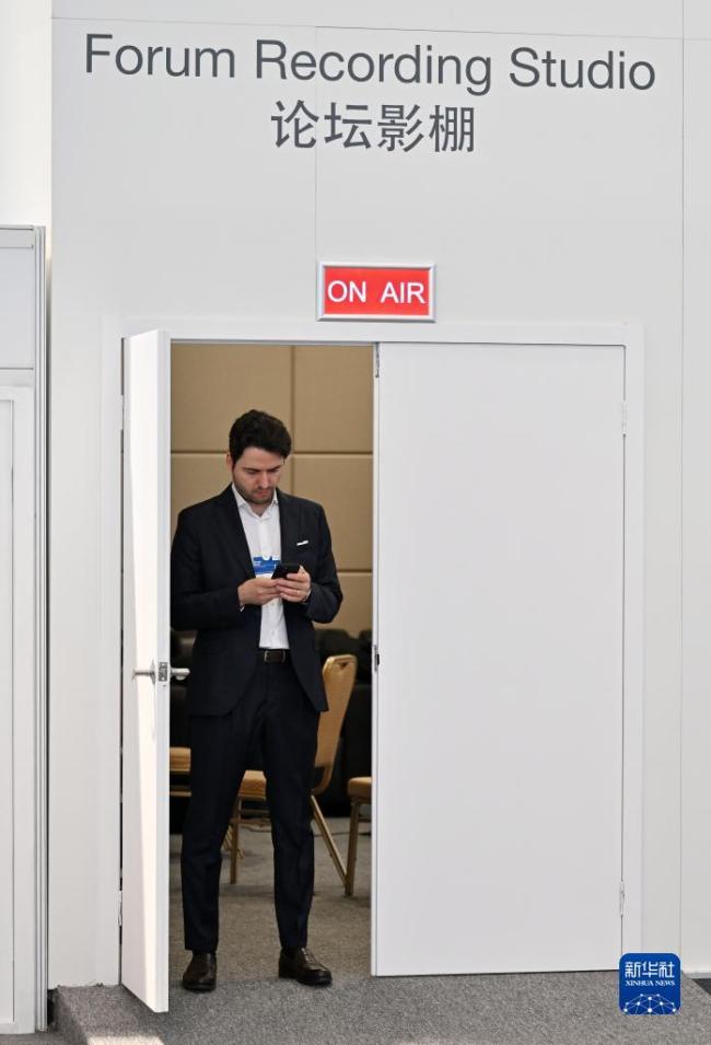 探訪2023夏季(ji)達沃斯論壇主新(xin)聞中心