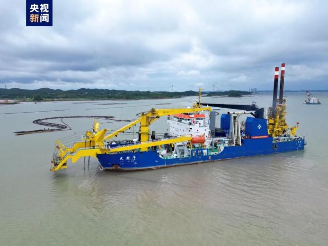 “天鲸号”投入(ru)平陸運河建設(she)施工