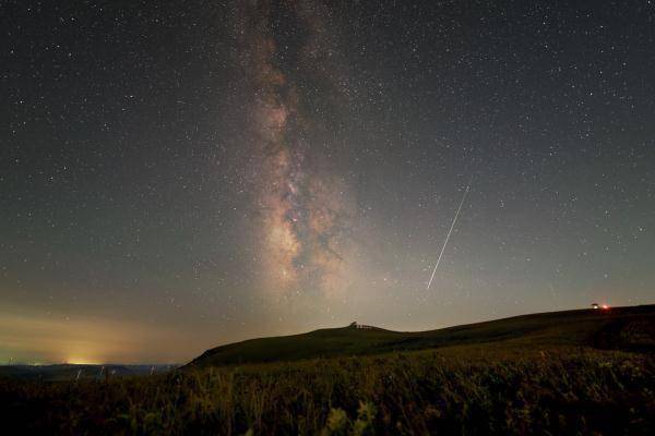 看(kan)！英仙座(zuò)流星雨(yu)絕美瞬(shun)間