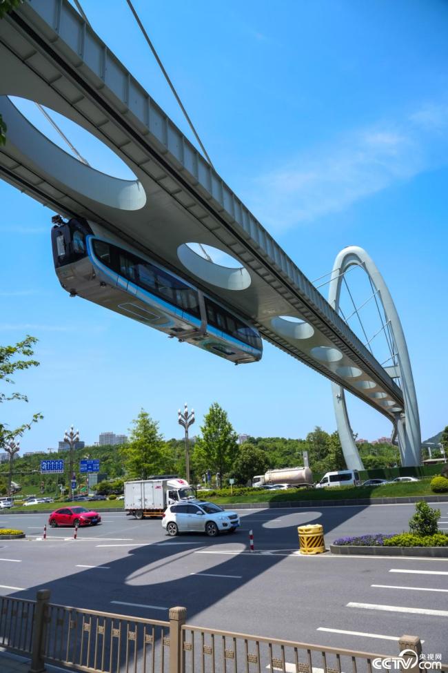 武漢光谷(gǔ)空軌列車試車(chē)