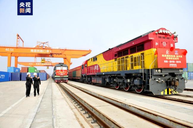 南昌國(guó)際陸港三列外(wài)貿班列同時開(kāi)行