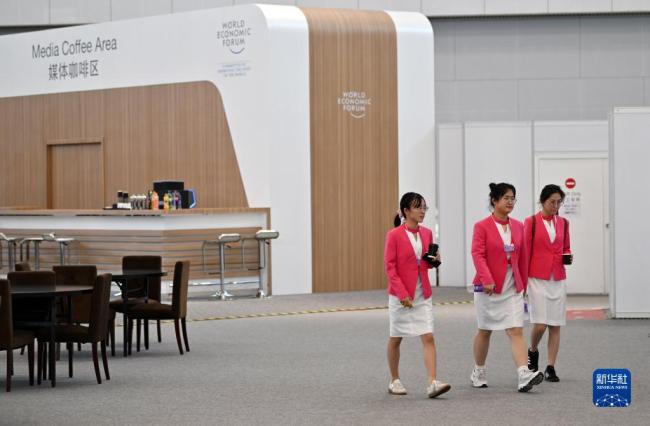 探訪2023夏季達沃斯(si)論壇主新聞中心(xīn)