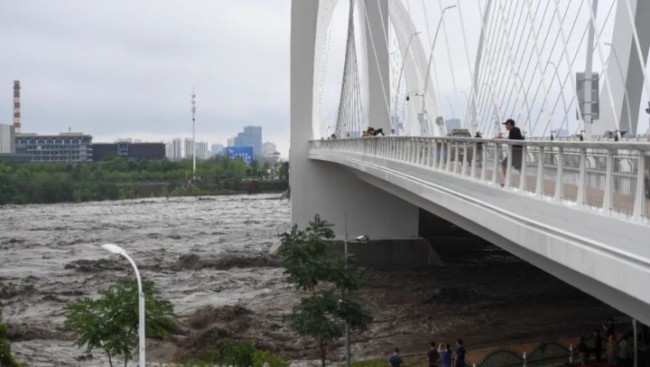 強降雨(yu)後!疾控提(tí)醒:做好家(jiā)庭、外環境(jìng)清潔消毒(du)