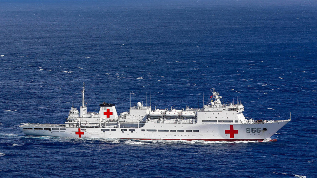 “和平(ping)方舟”航程累計(ji)達280800海裡